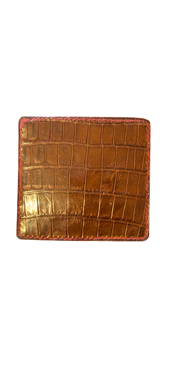 Porte-carte Emma Detay marron en cuir embossé croco avec coutures contrastantes cousu main.